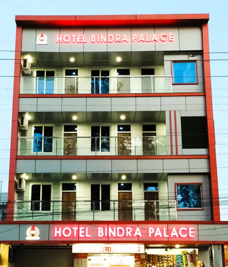 Hotel Bindra palace front view